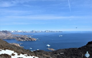 Vista dell'oceano dalla cima della "House Montain", alle spalle di Tasiilaq, sulla costa orientale della Groenlandia.